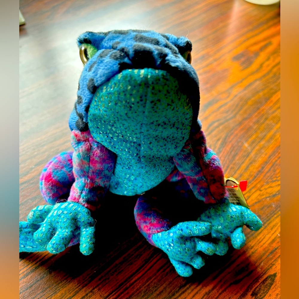 TY  DART THE FROG BEANIE BABY-8"- BLUE POISON DART FROG with silver tag